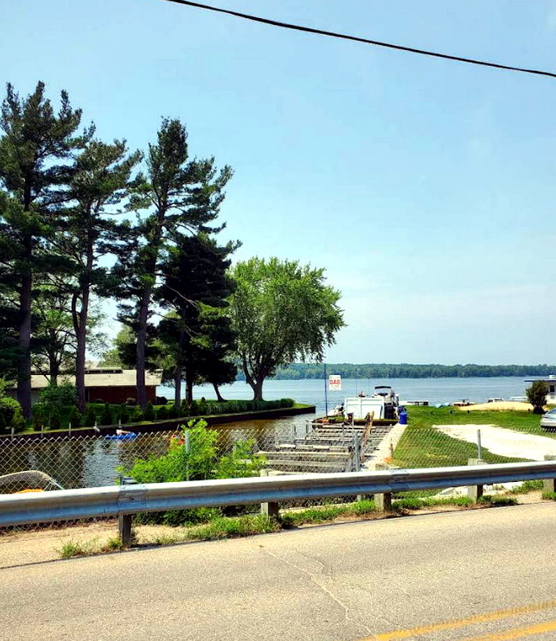 Neils Modern Cottages (Neils Resort) - Waterside Resort And Boat Rental
